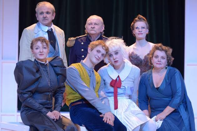 Victor Or the Children to the Power, Berlin, Berlin Ensemble, 08 02 2016, Directed by Nicolas Charaux Premiere 10 02 2016 Contributors at the back Norbert Shove, Novel Kaminski the General , Anna from Haebler, front Nadine Kiesewalter, Raphael Dwinger Victor , Karla Sengteller Esther , Svetlana Schoenfeld Copyright Dominique Corners, 08 02 2016 Berlin Germ