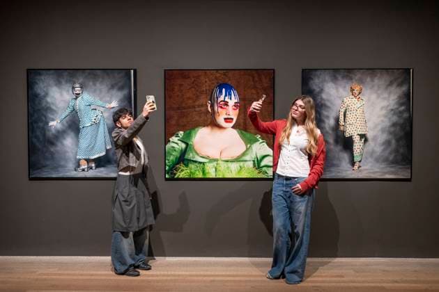 Entertainment Themen der Woche KW09 Bilder des Jahres 2025, Entertainment 02 Februar Entertainment Bilder des Tages Leigh Bowery! exhibition press photocall at Tate Modern in London, UK, on 25th Feb, 2025 Tate Modern, London, UK. 25th Feb, 2025. Leigh Bowery! (27 Feb-31 Aug 2025). Leigh Bowery™s short but extraordinary life left a distinct, undeniable mark on the art world and beyond. An artist, performer, model, TV personality, club promoter, fashion designer and musician, Bowery took on many different roles, all the while refusing to be limited by convention. Image: (All) Fergus Greer, Session IV, Look 17 August 1991; Session IV, Looks 19 August 1991; Session I, Look 2, November 1988., Credit:MALCOLM PARK Avalon Copyright: xMALCOLMxPARKx xAvalonx 0968691666
