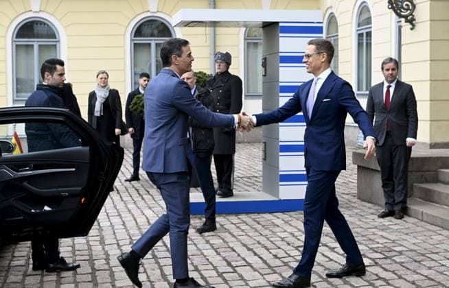 Finnish President Alexander Stubb welcomes Spanish Prime Minister Pedro Sanchez to the Presidential Castle in Helsinki, Finland on March 12, 2025. Helsinki Finland Copyright: xMikkoxStigx LKFTJ20250312111226RQJA