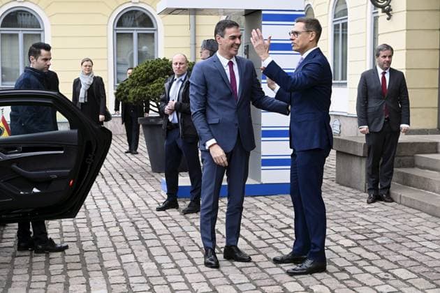 Finnish President Alexander Stubb welcomes Spanish Prime Minister Pedro Sanchez to the Presidential Castle in Helsinki, Finland on March 12, 2025. Helsinki Finland Copyright: xMikkoxStigx LKFTJ20250312111205IMIT