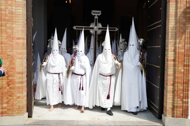 Bilder des Jahres 2025, News 04 April Holy Week in Seville Palm Sunday The Brotherhood of Peace makes penitential station to the Cathedral of Seville On April 13, 2025 in Seville, Andalusia Spain Holy Week is one of the most important celebrations for Catholics, and in Seville acquires a special dimension For more than a week, the city is transformed nearly sixty brotherhoods walk its streets between Friday of Sorrows and Easter Sunday, accompanied by thousands of nazarenos, costaleros, musicians and devotees 13 APRIL 2025 Seville, Andalucia Seville, Andalucia Spain Copyright: xJoaquinxCorcherox 6644067