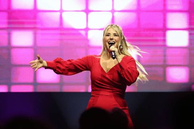 13 04 2025, Steyr, AUT, On the road in Upper Austria, Die Grosse Schlager Show 2025, Schlager Show, concert, German Schlager, Stadthalle Steyr, Austria, in the picture Beatrice Egli, German Schlager, Die Grosse Schlager Show, Schlager Show, singer, singer,
