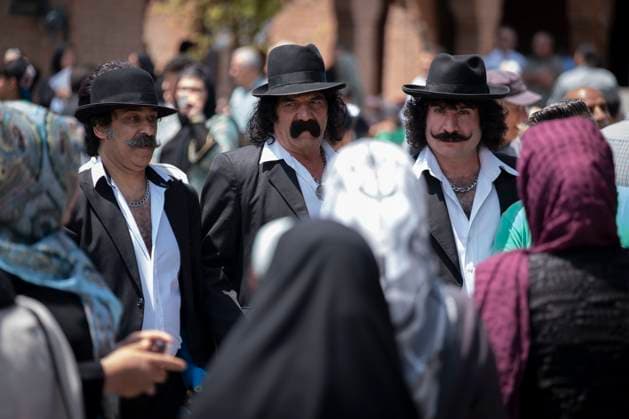 Bilder des Jahres 2025, News 06 Juni News Themen der Woche KW23 Iranians Marked Eid Al-Adha Traditional Iranian men with large mustaches and black hats participate in a celebration on the Muslim holiday of Eid al-Adha at Kahrizak nursing home in southern Tehran, Iran, on June 6, 2025. The Muslim community celebrates Eid al-Adha, the Feast of the Sacrifice, a Muslim holiday in which believers kill a sheep, sometimes a cow, to commemorate the sacred passage when Abraham, following the order of God, goes to kill his son Ismael, but God ultimately asks him to kill a sheep. Tehran Tehran Iran Copyright: xMortezaxNikoubazlx originalFilename: nikoubazl-iranians250606_npOEy.jpg