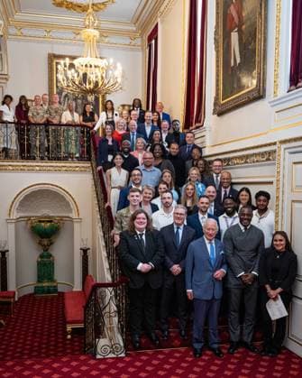 Bilder des Jahres 2025, Entertainment 07 Juli King Charles III hosts Youth Opportunity Summit King Charles III (front centre) poses with attendees including Idris Elba, founder of the Elba Hope Foundation and an alumnus of the King s Trust, Prime Minister Sir Keir Starmer, Home Secretary Yvette Cooper, Culture Secretary Lisa Nandy, at the Youth Opportunity Summit at St James s Palace in London, with young people, youth organisations, government officials, and representatives from the sports, education and arts sectors. Picture date: Tuesday July 15, 2025., Credit:Aaron Chown Avalon UK, London Copyright: xAaronxChownx xAvalonx 1022138352
