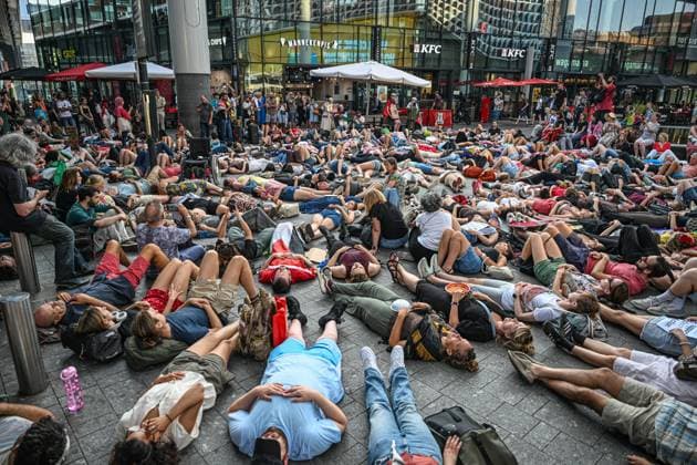 Protest in Utrecht in solidarity with Al Jazeera journalists killed in Gaza UTRECHT, NETHERLANDS - AUGUST 14: Some protesters lie on the ground in front of the Utrecht Central Station to show solidarity with Al Jazeera journalists killed in Gaza, including Anas al-Sharif, in Utrecht, Netherlands on August 14, 2025. The demonstration began at Utrecht Central Station and continued with a march through the city’s streets. The protest included a Die-In to honor those killed in Gaza, and participants held up photos of the journalists who lost their lives there. Protesters chanted against Israel and the Dutch government, criticizing its unwavering support for Israel, in contrast to Germany, France, and other European countries that have taken s Copyright: x2025xAnadoluxMounebxTaimx