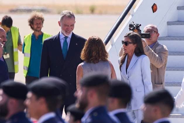 September 16, 2025, Madrid, Madrid, Spain: KING FELIPE VI of Spain and QUEEN LETIZIA of Spain depart for an official visit to Egypt at Barajas Airport Madrid Spain - ZUMAc260 20250916_zep_c260_029 Copyright: xMikexChicorrox