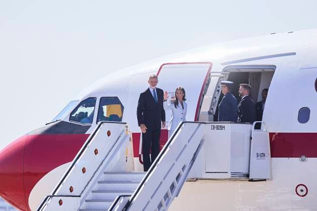 September 16, 2025, Madrid, Madrid, Spain: KING FELIPE VI of Spain and QUEEN LETIZIA of Spain depart for an official visit to Egypt at Barajas Airport Madrid Spain - ZUMAc260 20250916_zep_c260_031 Copyright: xMikexChicorrox