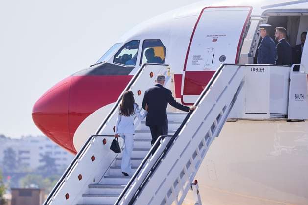 September 16, 2025, Madrid, Madrid, Spain: KING FELIPE VI of Spain and QUEEN LETIZIA of Spain depart for an official visit to Egypt at Barajas Airport Madrid Spain - ZUMAc260 20250916_zep_c260_017 Copyright: xMikexChicorrox
