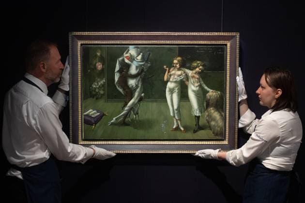 Bilder des Jahres 2025, Entertainment 09 September Sotheby s EXQUISITE CORPUS: Surrealist Treasures from a Private Collection Auction - 19 Sep 2025 - London, UK Art handlers hold Interior with Sudden Joy by Dorothea Tanning (est. $2m - £3m USD) at Sotheby s EXQUISITE CORPUS: Surrealist Treasures from a Private Collection Auction on view from today 19th September 2025 - 23 September 2025 at Sotheby s, London, England, UK on Friday 19 September, 2025., Credit:Justin Ng Avalon UK, England, London, Sotheby s Copyright: xJustinxNgx xAvalonx 1038609000