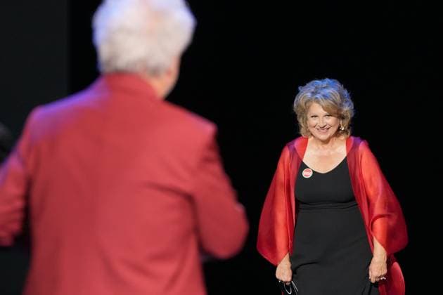 Bilder des Jahres 2025, Entertainment 09 September Opening gala of the 73rd San Sebastian Film Festival Director Pedro Almodovar presents the Donostia Award to producer Esther Garcia during the opening gala of the 73rd San Sebastian International Film Festival, at the Victoria Eugenia Theater, September 19, 2025, in San Sebastian, Guipuzcoa, Basque Country Spain The festival celebrates its 73rd edition from September 19 to 27, 2025, reinforcing its global prominence with 254 titles from 56 countries and an outstanding presence of Spanish cinema The participation of women behind the scenes increases and Basque cinema has 38 productions The event includes official sections, premieres, forums and activities for professionals and audiences 19 SEPTEMBER 2025 EUSKADI CINE FESTIVAL FILMS ENTERTAI Copyright: xUnanuex 6967984