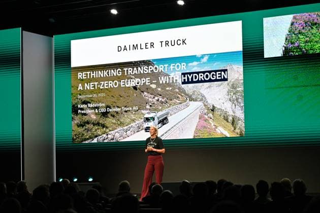 (251001) -- BRUSSELS, Oct. 1, 2025 -- Karin Radstrom, President & CEO of Daimler Truck Holding AG, delivers a speech during the High-Level Policy Conference of the European Hydrogen Week in Brussels, Belgium, on Sept. 30, 2025. European Hydrogen Week 2025 opened in Brussels on Sept. 30 and will run until Oct. 3. The event features the High-Level Policy Conference, the B2B Forum, and the Innovation Forum, bringing together policymakers, industry leaders and experts to exchange views on hydrogen. ) BELGIUM-BRUSSELS-EUROPEAN HYDROGEN WEEK LyuxYou