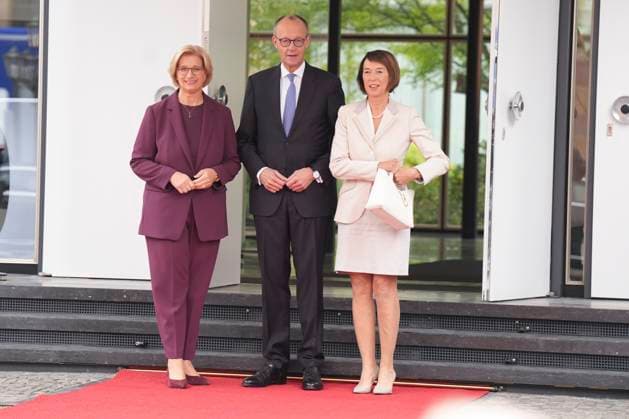 Celebrations to mark the Day of German Unity in Saarbruecken Anke Rehlinger together with Federal Chancellor Friedrich Merz and his wife Charlotte arriving at the State Chancellery, Saarbruecken, 03 10 2025 Saarbruecken Saarland Germany