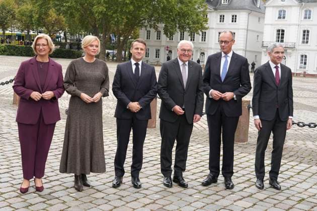 Celebrations for the Day of German Unity in Saarbruecken l r Group picture, Minister President Anke Rehlinger, JPresident of the Bundestag Julia Kloeckner, President Emmanuel Macron, Federal President Frank Walter Steinmeier, Federal Chancellor Friedrich Merz and President of the Constitutional Court Stephan H