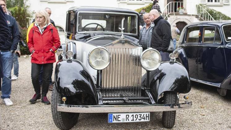 Vintage and classic car meeting at Lauersfort Castle FOR EDITORIAL PURPOSES ONLY EDITORIAL USE ONLY p The vintage and classic car meeting on Friday, 03 10 2025, at Lauersfort Castle in Moers is well attended Germany NRW Moers Copyright ChristianxCreon Copyright: ChristianxCreon doc82ntdygagnp1ir3sveta ,EDITORIAL USE ONLY Copyright: ChristianxCreon