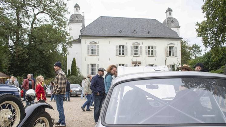 Vintage and classic car meeting at Lauersfort Castle FOR EDITORIAL PURPOSES ONLY EDITORIAL USE ONLY p The vintage and classic car meeting on Friday, 03 10 2025, at Lauersfort Castle in Moers is well attended Germany NRW Moers Copyright ChristianxCreon Copyright: ChristianxCreon doc82ntevt6gthm0kg2d15 ,EDITORIAL USE ONLY Copyright: ChristianxCreon
