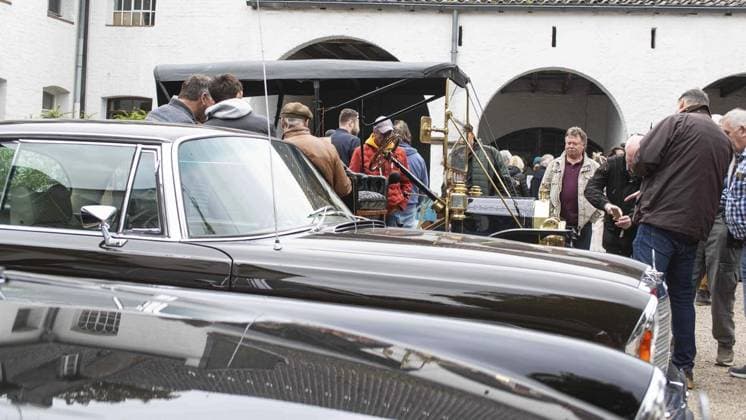 Vintage and classic car meeting at Lauersfort Castle FOR EDITORIAL PURPOSES ONLY EDITORIAL USE ONLY p The vintage and classic car meeting on Friday, 03 10 2025, at Lauersfort Castle in Moers is well attended Germany NRW Moers Copyright ChristianxCreon Copyright: ChristianxCreon doc82ntevz56p410oj8ncxr ,EDITORIAL USE ONLY Copyright: ChristianxCreon