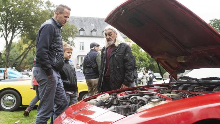 Vintage and classic car meeting at Lauersfort Castle FOR EDITORIAL PURPOSES ONLY EDITORIAL USE ONLY p The vintage and classic car meeting on Friday, 03 10 2025, at Lauersfort Castle in Moers is well attended Germany NRW Moers Copyright ChristianxCreon Copyright: ChristianxCreon doc82ntew9vmf91jcs696ol ,EDITORIAL USE ONLY Copyright: ChristianxCreon