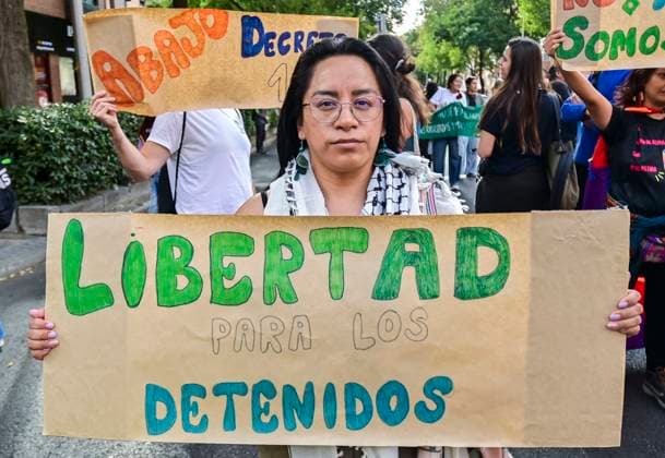 October 12, 2025, Madrid, Madrid, SPAIN: Demonstration and parade on October 12 in Madrid, under the slogan Let s Decolonize Ourselves: A Flowering Land Against the Genocidal Order. The event brought together collectives, artists, and activists defending Indigenous peoples and opposing the colonial commemoration of Hispanic Heritage Day. Madrid SPAIN - ZUMAz108 20251012_znp_z108_017 Copyright: xRichardxZubelzux