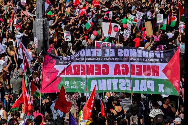 October 15, 2025, Madrid, Madrid, SPAIN: Demonstrators gather outside the Ministry of Foreign Affairs in Madrid during the general strike on October 15, 2025, held in support of the Palestinian people. The protest is part of international actions calling for an end to the offensive in Gaza and for Spain to sever relations with the Israeli government. Madrid SPAIN - ZUMAz108 20251015_znp_z108_054 Copyright: xRichardxZubelzux