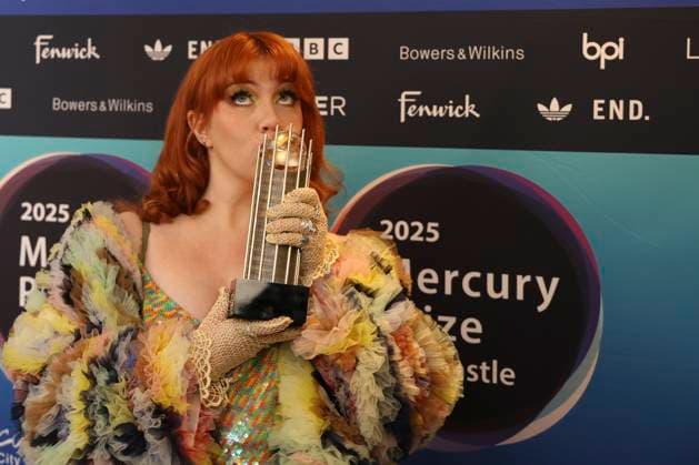 Entertainment Bilder des Tages CMAT ,arrives at Mercury Prize Awards, at Utilita Arena, Newcastle, on 16 October 2025 ,CMAT arrives at Mercury Prize Awards, at Utilita Arena, Newcastle, on 16 October 2025, Credit:David Wala Avalon England, Tyne and Wear, Newcastle Copyright: xDavidxWalax xAvalonx 1045995925