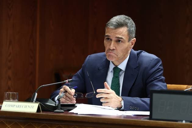 Sánchez appears before the Senate Commission of Inquiry on the Koldo case The President of the Government, Pedro Sánchez, during the Commission of Inquiry on the Koldo case, in the Senate, on October 30, 2025, in Madrid Spain Sánchez, appears before the Commission of Inquiry on the contracts, licenses, concessions and aid of the Executive and the public sector linked to the intermediation of Koldo García Izaguirre, former advisor to former minister José Luis Ábalos, and with the other people involved in the scheme investigated in Operation Delorme The commission aims to address the actions of the Government in relation to these contracts and the alleged crimes of corruption that may be related, directly or indirectly, to the scheme investi Copyright: xEduardoxParrax 7066772