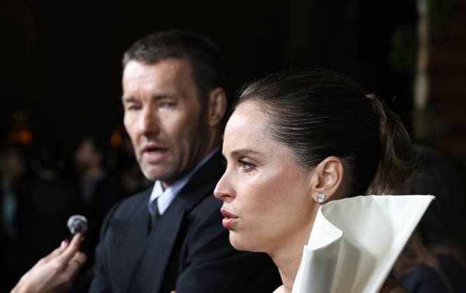 Premiere Of Netflix s Train Dreams HOLLYWOOD, LOS ANGELES, CALIFORNIA, USA - NOVEMBER 03: Joel Edgerton and Felicity Jones arrive at the Premiere Of Netflix s Train Dreams held at The Egyptian Theatre Hollywood on November 3, 2025 in Hollywood, Los Angeles, California, United States., Credit:Juan Pablo Rico Avalon United States, California, Hollywood, The Egyptian Theatre Hollywood Copyright: xJuanxPabloxRicox xAvalonx 1050185876