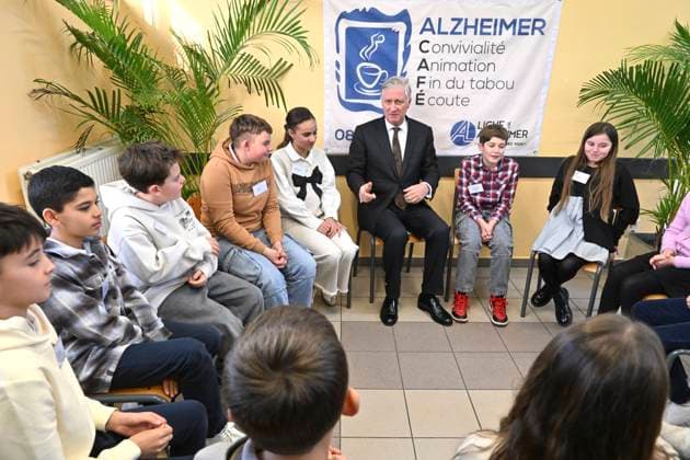 The King Visits Alzheimer Cafe JUPRELLE, BELGIUM - NOVEMBER 26 : King Philippe participates in a session of the Alzheimer Café in Juprelle, a ViADem municipality (dementia-friendly city or municipality). The Alzheimer Café is a meeting place where people with Alzheimer s disease, their loved ones, carers, healthcare providers and other interested parties can meet in a warm and informal atmosphere. Over snacks and drinks, they talk about daily life with the disease and work to break down taboos. It is not a medical consultation or therapy, but a place where people can get information, share experiences, find support and reduce loneliness. The meetings are organised by De Ligue Nationale Alzheimer Liga ASBL vzw Vog, chaired by Baroness Hen Copyright: xBertxVanxDenxBrouckex