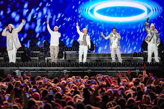 04 12 2025, Schladming, AUT, On the road in Styria, Ski Opening 2025, concert, in the picture Backstreet Boys, feature, overview, Planai Stadium, feature, fan, concert,
