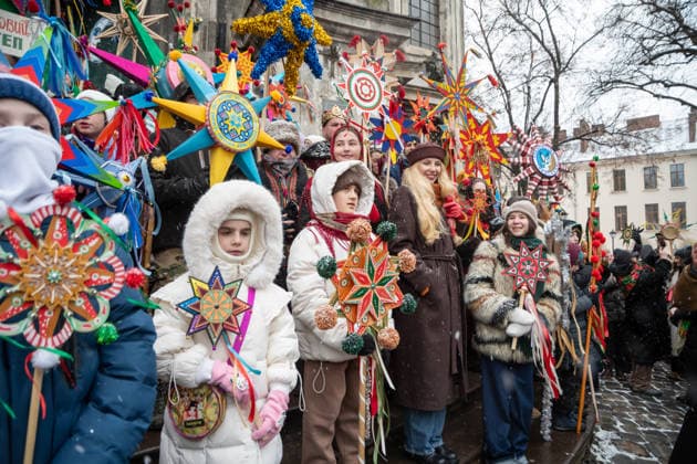 The Flashes of the Christmas Star march in Lviv LVIV, UKRAINE, DECEMBER 28: People in national Ukrainian costumes with Christmas stars in their hands sing carols and take part in the 20th anniversary festival Spalakh Rizdvyanoi Zory (The Flashes of the Christmas Star), part of which is a bright March with stars through the central part of the city, during the war in Lviv, Ukraine, December 28, 2025. The festival is the city s calling card at Christmas, attracting people from all over the region and other cities of Ukraine. In 2023, due to heavy shelling of Ukrainian cities and for security reasons, the March of Stars was canceled. But to preserve Christmas traditions and support national unity, the festival was resumed in 2024. The Christ Copyright: x2025xAnadoluxOlenaxZnakx