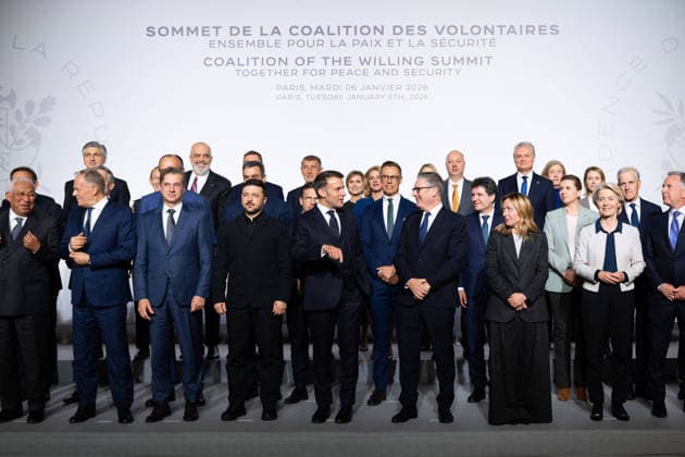 NATO Secretary General Mark Rutte, Canada s Prime Minister Mark Carney, European, Council President Antonio Costa, Poland s Prime Minister Donald Tusk, Germany s Chancellor Friedrich Merz, Ukraine s President Volodymyr Zelensky, Sweden s Prime Minister Ulf Kristersson, France s President Emmanuel Macron, Finland s President Alexander Stubb, Britain s Prime Minister Keir Starmer, Romania s President Nicusor Dan, Italy s Prime Minister Giorgia Meloni, European Commission President Ursula Von der LeyenUS Special Envoy Steve Witkoff, US President s son in law and businessman Jared Kushner and US Ambassador to France Charles Kushner react as they arrive to pose for a family photo at the Elysee Palace in Paris, on January 6, 2026, on the sidelin Copyright: xJeannexAccorsinix xPoolx xBestimagexJeannexAccorsinix xPoolx xBestimagex