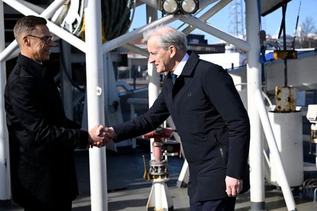 Finnish President Alexander Stubb and Norwegian Prime Minister Jonas Gahr Store shaking hands during visit at the Finnish Border Guard offshore patrol vessel Turva prior the Joint Expeditionary Force JEF Leaders’ Summit in Helsinki, Finland on March 26, 2026. The topics on the agenda include support from the JEF countries to Ukraine and the overall security situation in Europe. - HEIKKI SAUKKOMAA Helsinki Finland Copyright: xHeikkixSaukkomaax 1HJ8BiySl0w