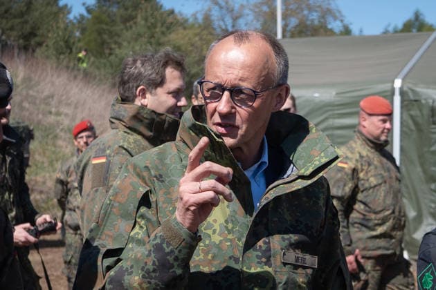 Federal Chancellor Friedrich Merz with his Vice-Chancellor and Federal Finance Minister Lars Klingbeil in the background Federal Chancellor Friedrich Merz visits the German Armed Forces, Munster Lower Saxony Germany Munster military training area