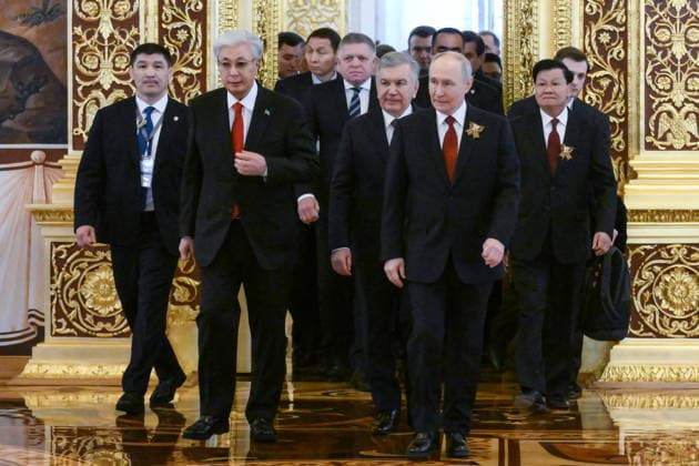 RUSSIA, MOSCOW - MAY 9, 2026: Vladimir Putin, President of Russia, followed by his counterparts Shavkat Mirziyoyev of Uzbeksitan, Kassym-Jomart Tokayev (R-L front) of Kazakhstan, Thongloun Sisoulith (R middle) of Laos, Robert Fico (C middle), Prime Minister of Slovakia, and other heads of foreign delegations, arrives for a reception at the Moscow Kremlin after a military parade in Red Square on Victory Day to mark 81 years since the victory of the Soviet Union over Nazi Germany in the Great Patriotic War, Eastern Front of World War II. Grigory Sysoyev POOL TASS 92220035