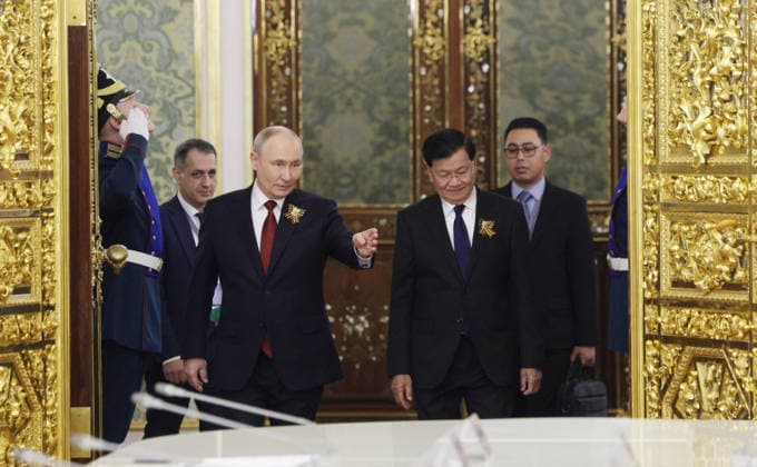 May 9, 2026, Moscow, Moscow Oblast, Russia: Russian President Vladimir Putin, left, escorts Laos President Thongloun Sisoulith, right, for a bilateral meeting following the Victory Day parade at the Grand Kremlin Palace, May 9, 2026 in Moscow, Russia. The annual event marked the 81st anniversary of the victory over Nazi Germany in World War Two. Moscow Russia - ZUMAp138 20260509_zaa_p138_067 Copyright: xKremlinxPool RussianxGovernmentx