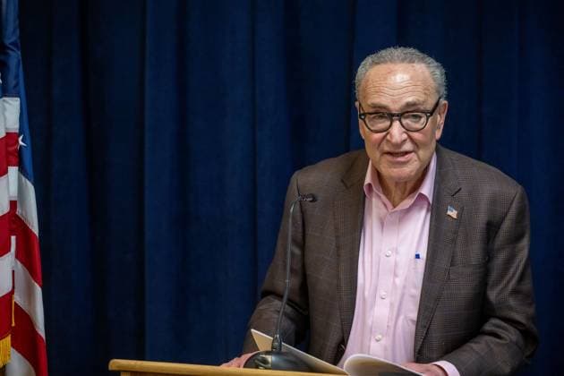 RECORD DATE NOT STATED U.S. Senator Schumer Calls On Trump And RFK Jr. To Restore Infectious Disease Research, Vaccine, And Viral-Threat Funding Gutted Across HHS And CDC As Outbreak Spreads (NEW) U.S. Senator Schumer Calls On Trump And RFK Jr. To Restore Infectious Disease Research, Vaccine, And Viral-Threat Funding Gutted Across HHS And CDC As Outbreak Spreads. May 10, 2026, New York, New York, USA: U.S. Senator Chuck Schumer (D-NY) calls on President Trump and Secretaries Kennedy and Rubio to restore infectious disease research, vaccine and vital-threat funding gutted across HHS and CDC, and rejoin the W.H.O. as hantavirus outbreak spreads on May 10, 2026 in New York City. (Credit: M10s TheNews2)(Foto: M10S Thenews2 imago images) U.S. Senator Schumer Calls Copyright: xM10sx