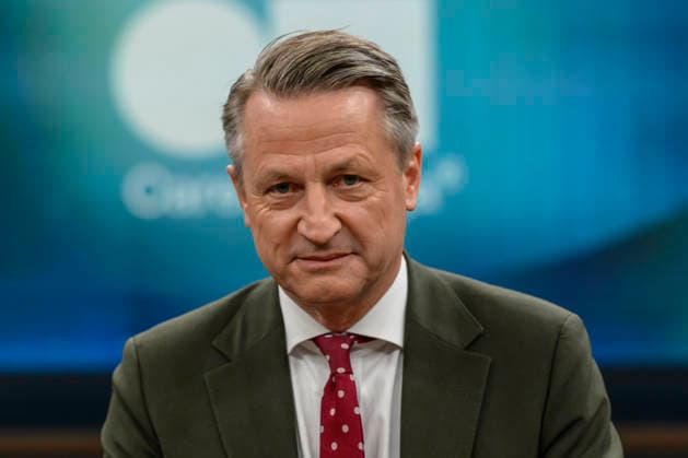 in the picture from l Nikolaus Blome, Head of Politics and Society RTL ntv, GER, Berlin, Studio, guest of Caren Miosga, Polittalk, TV, format, recording, Das Erste, from Adlershof at Studio 20, topic How does the SPD want to regain trust, Ms. Schwesig 10 05 2026 Copyright: HMBxMedia UwexKoch