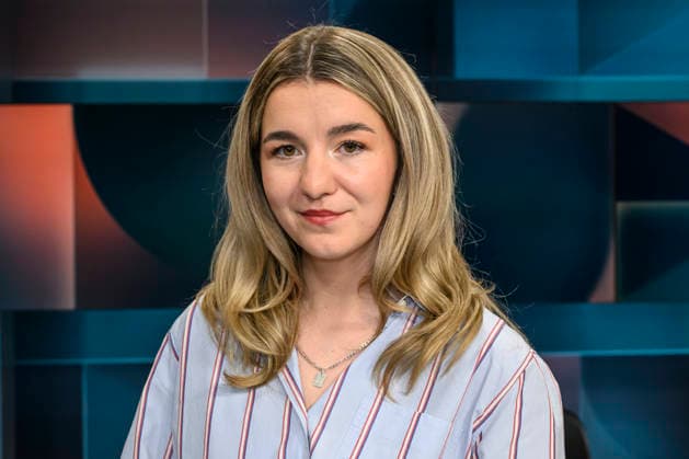 in the picture v l Caro Worbs host the podcast too many tabs and report for ARD from Vienna about the ESC, , GER, Berlin, hart aber fair Polittalk, TV, format, with presenter Louis Klamroth, Das Erste, Das Thema Mehr als Musik Wie politisch ist der ESC 11 05 2026, Copyright: HMBxMedia UwexKoch