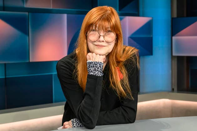 in the picture from l Katja Ebstein actress and singer, three times in the top three at the Grand Prix, GER, Berlin, hart aber fair Polittalk, TV, format, with presenter Louis Klamroth, Das Erste, Das Thema Mehr als Musik How political is the ESC 11 05 2026, Copyright: HMBxMedia UwexKoch