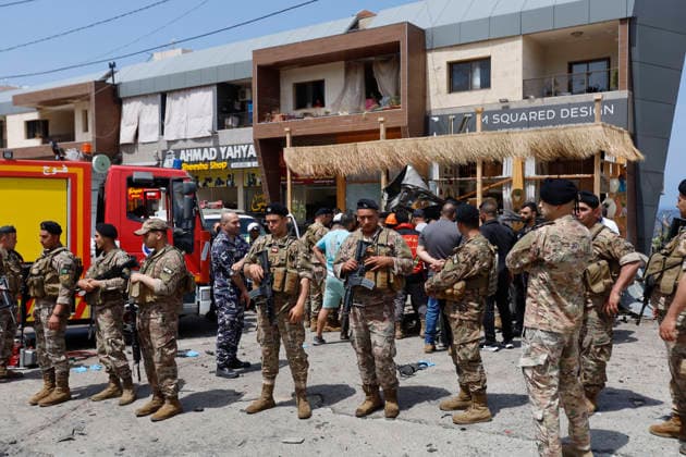 May 13, 2026, Chouf District, Mount Lebanon, lebanon: A series of four Israeli drone strikes targeted the coastal highway linking Sidon to southern Lebanon, hitting areas in Barja, Jiyeh, Saadiyat and Sidon. The attacks killed at least nine people, including a mother and her two children, and wounded one person, marking one of the deadliest days along the coastal route in recent weeks. Chouf District lebanon - ZUMAb339 20260513_znp_b339_002 Copyright: xAbdulxKaderxAlxBayx
