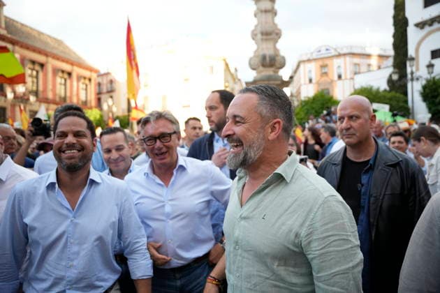 Abascal supports Manuel Gavira in the closing of the campaign The president of Vox, Santiago Abascal d , with the candidate of Vox for the Presidency of the Junta, Manuel Gavira c , during the closing rally that the green formation has held in Seville A May 15, 2026 in Seville Andalusia, Spain The candidate of Vox for the presidency of the Junta, Manuel Gavira, has been supported in his act of end of campaign by the national leader of his formation, Santiago Abascal, who has been very active in Andalusia since the beginning of the campaign The event was attended by the leaders of Vox who have participated in the three regional elections held before the Andalusian elections, namely those of Extremadura, with the now vice-president, Óscar Fe Copyright: xJoaquinxCorcherox 7525947