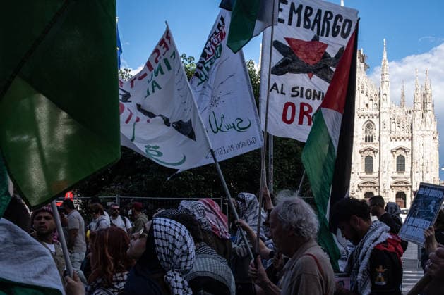 May 16, 2026, Milan, Lombardy, Italy: People take part in a national rally in support of Palestine on May 16, 2026, in Milan. The rally, organized in the run-up to the general strike on May 29, drew participants from all over Italy, and the organizers drew up 17 demands, including an end to the genocide, the termination of all economic agreements with Israel, and a halt to arms sales to Israel. Milan Italy - ZUMAs377 20260516_znp_s377_028 Copyright: xPietroxStariccox