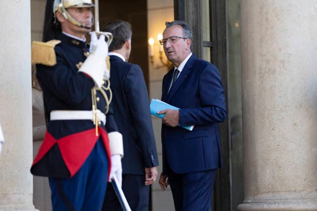 President Macron Welcomes Papua New Guinea PM Marape - Paris Jose Pietroboni, Chief of Protocol at the Élysée Palace, with Emmanuel Macron, President of France, before he received James Marape, Prime Minister of Papua New Guinea, at the Élysée Palace in Paris, on 20 May 2026, as part of bilateral partnerships in the Indo-Pacific region in the fields of security and defence, the fight against illegal fishing, biodiversity and sustainable development. Photo by Jeremy Paoloni ABACAPRESS.COM Paris France Copyright: xPaolonixJeremy ABACAx