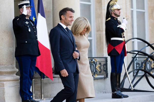 President Macron Welcomes Papua New Guinea PM Marape - Paris Brigitte Macron, First Lady of France, and Emmanuel Macron, President of the Republic, before he received James Marape, Prime Minister of Papua New Guinea, at the Élysée Palace in Paris, on 20 May 2026, as part of bilateral partnerships in the Indo-Pacific region in the fields of security and defence, the fight against illegal fishing, biodiversity and sustainable development. Photo by Jeremy Paoloni ABACAPRESS.COM Paris France Copyright: xPaolonixJeremy ABACAx