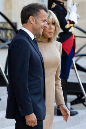 President Macron Welcomes Papua New Guinea PM Marape - Paris Brigitte Macron, First Lady of France, and Emmanuel Macron, President of the Republic, before he received James Marape, Prime Minister of Papua New Guinea, at the Élysée Palace in Paris, on 20 May 2026, as part of bilateral partnerships in the Indo-Pacific region in the fields of security and defence, the fight against illegal fishing, biodiversity and sustainable development. Photo by Jeremy Paoloni ABACAPRESS.COM Paris France Copyright: xPaolonixJeremy ABACAx