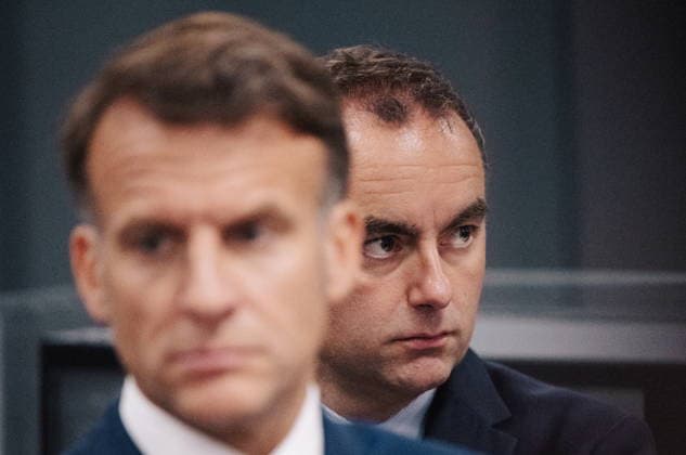 French Prime Minister Sébastien Lecornu, right, looks on as French President Emmanuel Macron listens attentively during a visit to the European Forum on Computing Power, Quantum Sciences and Technologies, and Semiconductors at the CEA Atomic Energy and Alternative Energies Commissions Very Large Computing Center in Bruyères le Châtel, au sud de Paris, le 22 mai 2026 Grégoire Campione Pool Bestimage French President during a visit to the European Forum on Computing Power, Quantum Sciences and Technologies, and Semiconductors at the Very Large Computing Centre of the French Alternative Energies and Atomic Energy Commission CEA in Bruyeres le Chatel, south of Paris, France, on May 22, 2026 Bruyères le Châtel France Copyright: xGrà goirexCampione Pool BestimagexGrà goirexCampione Pool Bestimagex
