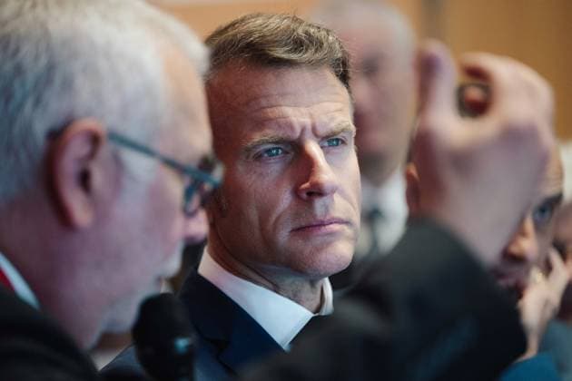Emmanuel Macron, President of the French Republic listens to the presentation of supercomputer components during a visit to the European Forum on Computing Power, Quantum Sciences and Technologies, and Semiconductors at the Very Large Computing Center of the Atomic Energy and Alternative Energies Commission CEA in Bruyères le Châtel, au sud de Paris, le 22 mai 2026 Grégoire Campione Pool Bestimage French President during a visit to the European Forum on Computing Power, Quantum Sciences and Technologies, and Semiconductors at the Very Large Computing Centre of the French Alternative Energies and Atomic Energy Commission CEA in Bruyeres le Chatel, south of Paris, France, on May 22, 2026 Bruyères le Châtel France Copyright: xGrà goirexCampione Pool BestimagexGrà goirexCampione Pool Bestimagex