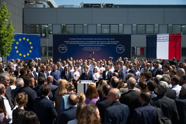 Emmanuel Macron, President of the French Republic during his speech at the European Forum on Computing Power, Quantum Sciences and Technologies, and Semiconductors at the Very Large Computing Centre of the French Alternative Energies and Atomic Energy Commissariat CEA in Bruyères le Châtel, south of Paris, le 22 mai 2026 Grégoire Campione Pool Bestimage French President during a visit to the European Forum on Computing Power, Quantum Sciences and Technologies, and Semiconductors at the Very Large Computing Centre of the French Alternative Energies and Atomic Energy Commission CEA in Bruyeres le Chatel, south of Paris, France, on May 22, 2026 Bruyères le Châtel France Copyright: xGrà goirexCampione Pool BestimagexGrà goirexCampione Pool Bestimagex