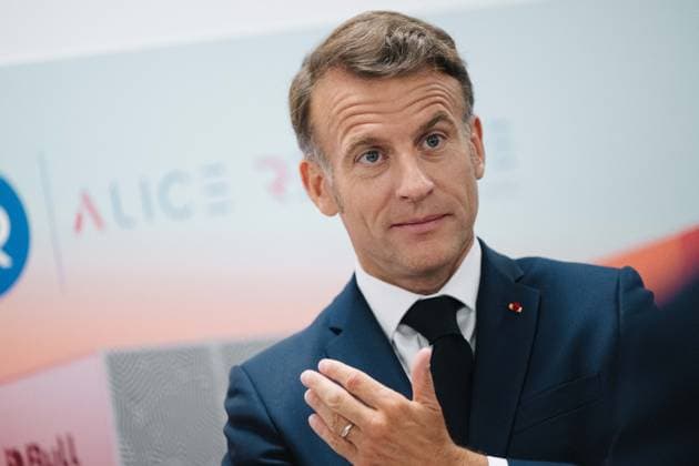 Emmanuel Macron, President of the French Republic during a visit to the European Forum on Computing Power, Quantum Sciences and Technologies, and Semiconductors at the Very Large Computing Center of the Commissariat à lénergie alternative et à lénergie atomique CEA in Bruyères le Châtel, au sud de Paris, le 22 mai 2026 Grégoire Campione Pool Bestimage French President during a visit to the European Forum on Computing Power, Quantum Sciences and Technologies, and Semiconductors at the Very Large Computing Centre of the French Alternative Energies and Atomic Energy Commission CEA in Bruyeres le Chatel, south of Paris, France, on May 22, 2026 Bruyères le Châtel France Copyright: xGrà goirexCampione Pool BestimagexGrà goirexCampione Pool Bestimagex