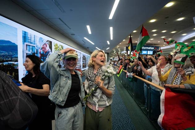 May 24, 2026, Vancouver, Bc, CANADA: Mary Grace Mathisen, centre, member of the Gaza flotilla, reunites with friends as she arrives at the Vancouver International Airport in Richmond B.C., on Sunday, May 24, 2026. Vancouver CANADA - ZUMAc35_ 20260524_zaf_c35_155 Copyright: xEthanxCairnsx