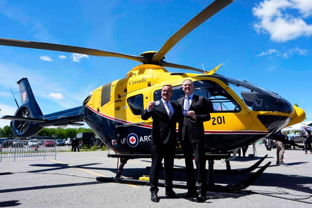 May 27, 2026, Ottawa, On, CANADA: Canada s Minister of National Defence David McGuinty, right, and German s Minister of Defence Boris Pistorius, left, hold patches as they pose with a CT-153 Juno (Airbus H135) helicopter, at the Canadian Association of Defence and Security Industries annual defence industry trade show CANSEC, in Ottawa, on Wednesday, May 27, 2026. Ottawa CANADA - ZUMAc35_ 20260527_zaf_c35_079 Copyright: xJustinxTangx